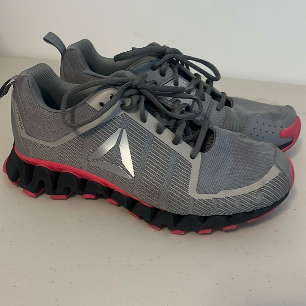 Reebok zigwild trail sneakers, size 8